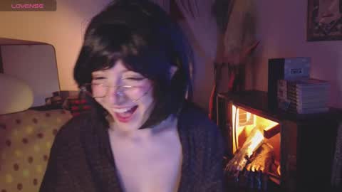 Snapshot of alaskagrace chatting on 11/29/25, 04:37 Alaska Grace online show from 11/29/25, 04:37