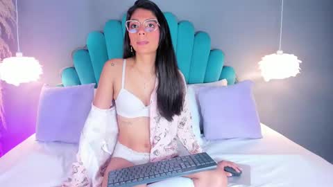 Snapshot of alassiahocthner chatting on 09/13/25, 11:32 Alassia Hocthner online show from 09/13/25, 11:32