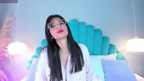 Snapshot of alassiahocthner chatting on 11/08/25, 11:32 Alassia Hocthner online show from 11/08/25, 11:32