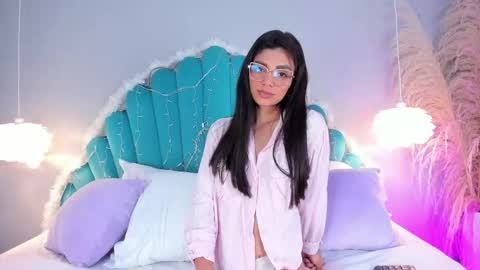 Snapshot of alassiahocthner chatting on 12/15/25, 11:36 Alassia Hocthner online show from 12/15/25, 11:36