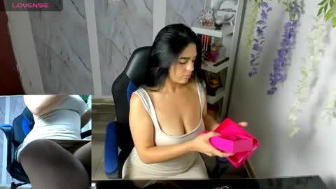 Snapshot of alayasmile chatting on 05/10/26, 04:23 Alaya online show from 05/10/26, 04:23