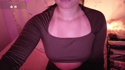 alba_toro535670 online show from 10/17/25, 12:30