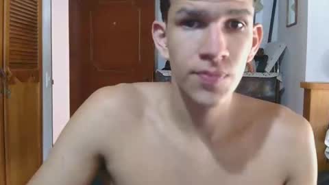 Snapshot of albajadmamad_01 chatting on 10/27/25, 04:22 josevcam online show from 10/27/25, 04:22