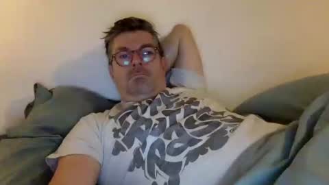 Snapshot of albandant chatting on 12/27/24, 11:21 albandant online show from 12/27/24, 11:21