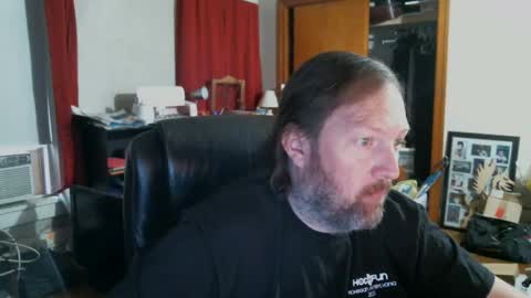 Snapshot of alberik2316 chatting on 10/11/25, 02:48 Alberik online show from 10/11/25, 02:48