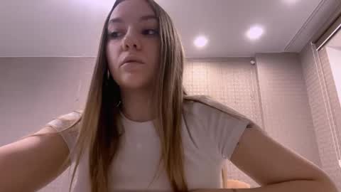 Snapshot of albertaoriley chatting on 04/24/26, 04:20 Bella online show from 04/24/26, 04:20