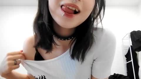 Snapshot of alberthamazierski chatting on 10/12/25, 09:19 Im Katrina online show from 10/12/25, 09:19