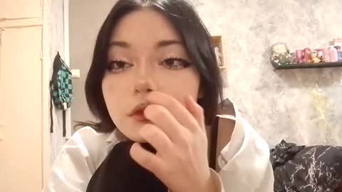 Snapshot of alberthamazierski chatting on 11/02/25, 01:02 Im Katrina online show from 11/02/25, 01:02