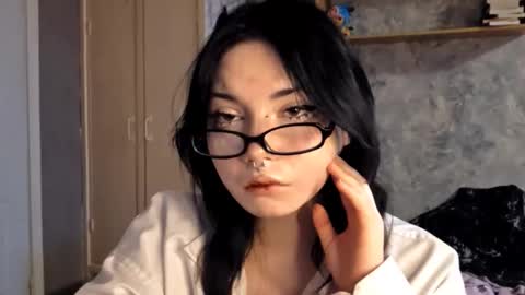 Snapshot of alberthamazierski chatting on 12/05/25, 11:19 Im Katrina online show from 12/05/25, 11:19