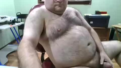 Snapshot of albertle345 chatting on 10/18/25, 01:12 albertle345 online show from 10/18/25, 01:12