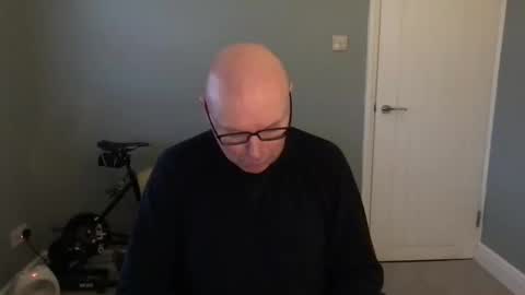 Snapshot of alc300170 chatting on 02/12/25, 08:27 alc300170 online show from 02/12/25, 08:27