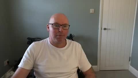 Snapshot of alc300170 chatting on 02/20/25, 02:02 alc300170 online show from 02/20/25, 02:02