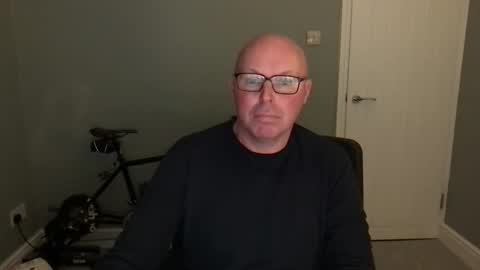 Snapshot of alc300170 chatting on 10/06/25, 06:00 alc300170 online show from 10/06/25, 06:00