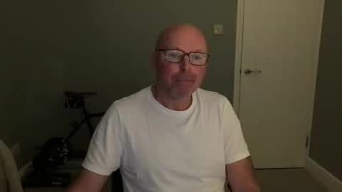 Snapshot of alc300170 chatting on 10/13/25, 06:02 alc300170 online show from 10/13/25, 06:02