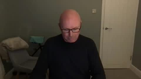 Snapshot of alc300170 chatting on 10/17/25, 06:16 alc300170 online show from 10/17/25, 06:16