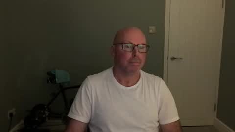 Snapshot of alc300170 chatting on 10/20/25, 05:30 alc300170 online show from 10/20/25, 05:30