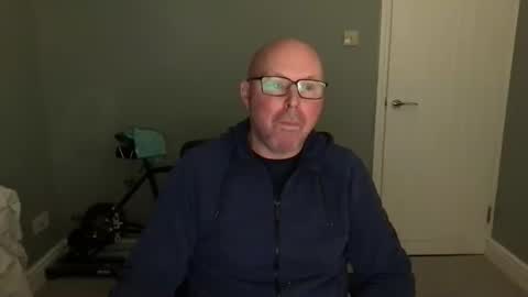 Snapshot of alc300170 chatting on 10/21/25, 06:03 alc300170 online show from 10/21/25, 06:03