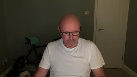 Snapshot of alc300170 chatting on 10/22/25, 06:13 alc300170 online show from 10/22/25, 06:13