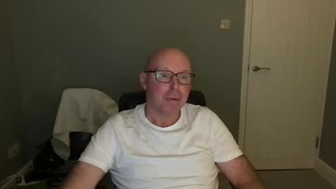 Snapshot of alc300170 chatting on 11/10/25, 07:40 alc300170 online show from 11/10/25, 07:40