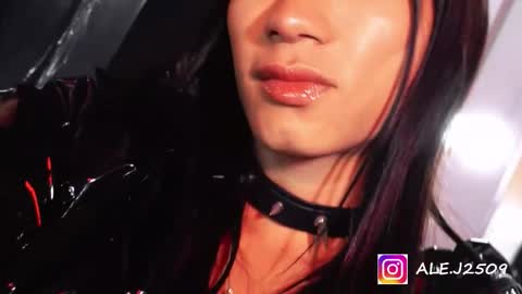 Snapshot of ale_2509 chatting on 12/17/25, 01:28 Ale online show from 12/17/25, 01:28