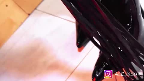 Snapshot of ale_2509 chatting on 12/19/25, 11:50 Ale online show from 12/19/25, 11:50