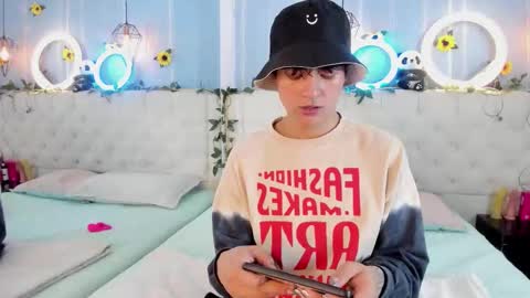 ale_aurarashi online show from 11/19/25, 02:55