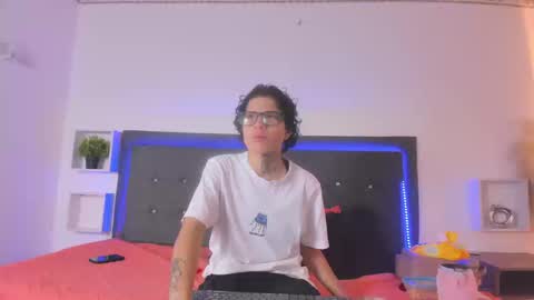 Snapshot of ale_cruzz chatting on 03/17/26, 02:53 ale_cruzz online show from 03/17/26, 02:53