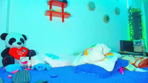 Snapshot of ale_horny_crazy chatting on 12/10/24, 12:17 NIKO online show from 12/10/24, 12:17