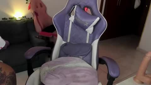 Snapshot of ale_petitee chatting on 02/08/25, 04:36 alexa online show from 02/08/25, 04:36