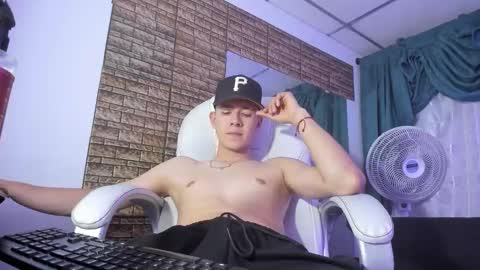 Snapshot of aleckk_boy chatting on 11/06/25, 07:37 Aleck Boy online show from 11/06/25, 07:37