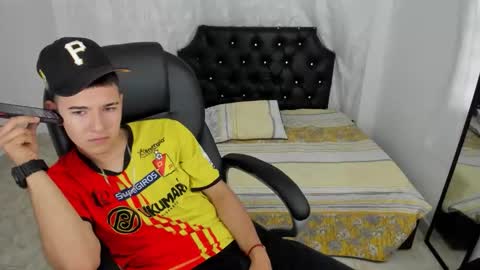 Snapshot of aleckk_boy chatting on 11/26/25, 07:59 Aleck Boy online show from 11/26/25, 07:59