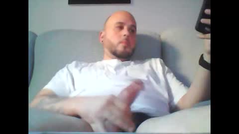 Snapshot of aleeexxxx4u chatting on 11/03/25, 08:26 aleeexxxx4u online show from 11/03/25, 08:26