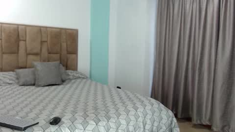 Snapshot of aleejhandra chatting on 11/25/25, 10:10 alejandra online show from 11/25/25, 10:10