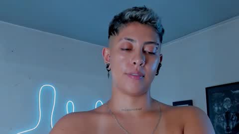 Snapshot of aleja1214 chatting on 12/19/25, 10:33 Alejandra online show from 12/19/25, 10:33