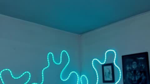 Snapshot of aleja1214 chatting on 03/22/26, 05:27 Alejandra online show from 03/22/26, 05:27