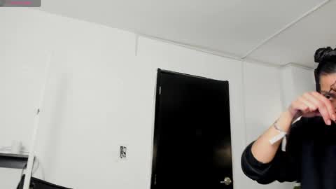 aleja__slav3 online show from 05/15/26, 09:11