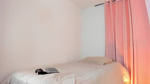 Snapshot of aleja_arango chatting on 06/21/26, 08:22 Alejandra Arango online show from 06/21/26, 08:22