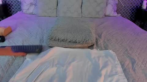 aleja_bloom online show from 11/14/25, 12:59