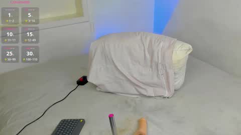 Snapshot of aleja_rossi chatting on 03/19/26, 10:08 Aleja online show from 03/19/26, 10:08