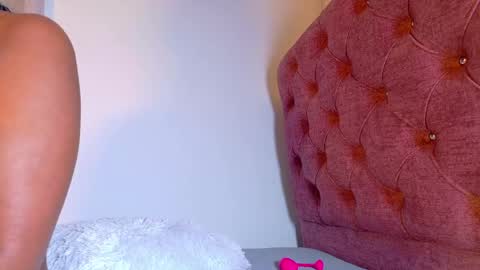 alejandra_dunn1 online show from 05/15/26, 11:56