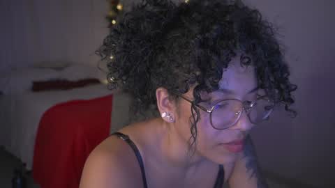 Snapshot of alejandra_kiss98 chatting on 12/19/24, 12:34 O.F alejandra h1998 stream 300 pm - 1100 pm online show from 12/19/24, 12:34