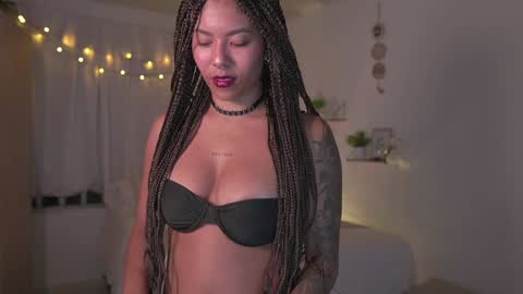 Snapshot of alejandra_kiss98 chatting on 01/18/25, 01:08 O.F alejandra h1998 stream 300 pm - 1100 pm online show from 01/18/25, 01:08