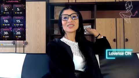 Alejandra online show from 02/10/25, 09:04