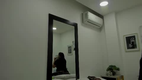 Snapshot of alejandrarojas_ chatting on 06/11/26, 12:14 Alejandra online show from 06/11/26, 12:14