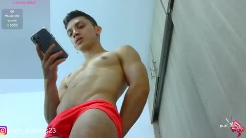 Snapshot of alejandro_g23 chatting on 09/11/25, 10:21 Alejo online show from 09/11/25, 10:21