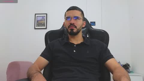 Snapshot of alejandroo_7 chatting on 12/18/25, 04:35 alejandroo_7 online show from 12/18/25, 04:35