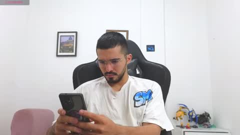 Snapshot of alejandroo_7 chatting on 12/19/25, 03:30 alejandroo_7 online show from 12/19/25, 03:30