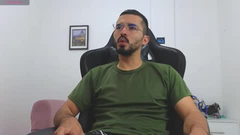 Snapshot of alejandroo_7 chatting on 12/20/25, 05:20 alejandroo_7 online show from 12/20/25, 05:20