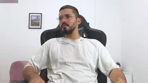 Snapshot of alejandroo_7 chatting on 12/21/25, 07:43 alejandroo_7 online show from 12/21/25, 07:43