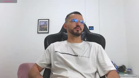 Snapshot of alejandroo_7 chatting on 01/06/26, 04:11 alejandroo_7 online show from 01/06/26, 04:11